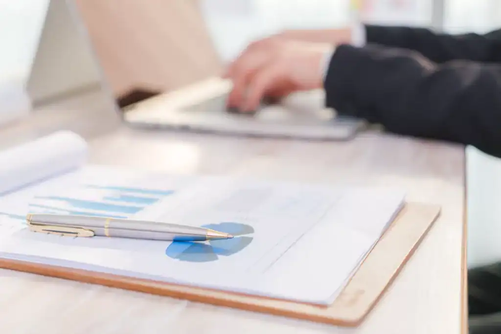 債務協商需要完整的財務資料與債務清單，才能順利提交銀行審查