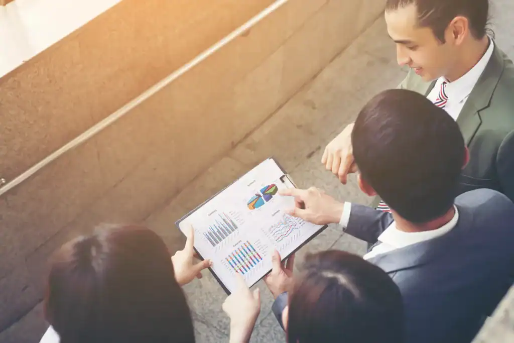 定存質借利率低於信貸，風險也比股票質借與民間借貸更小，適合保守型資金需求者